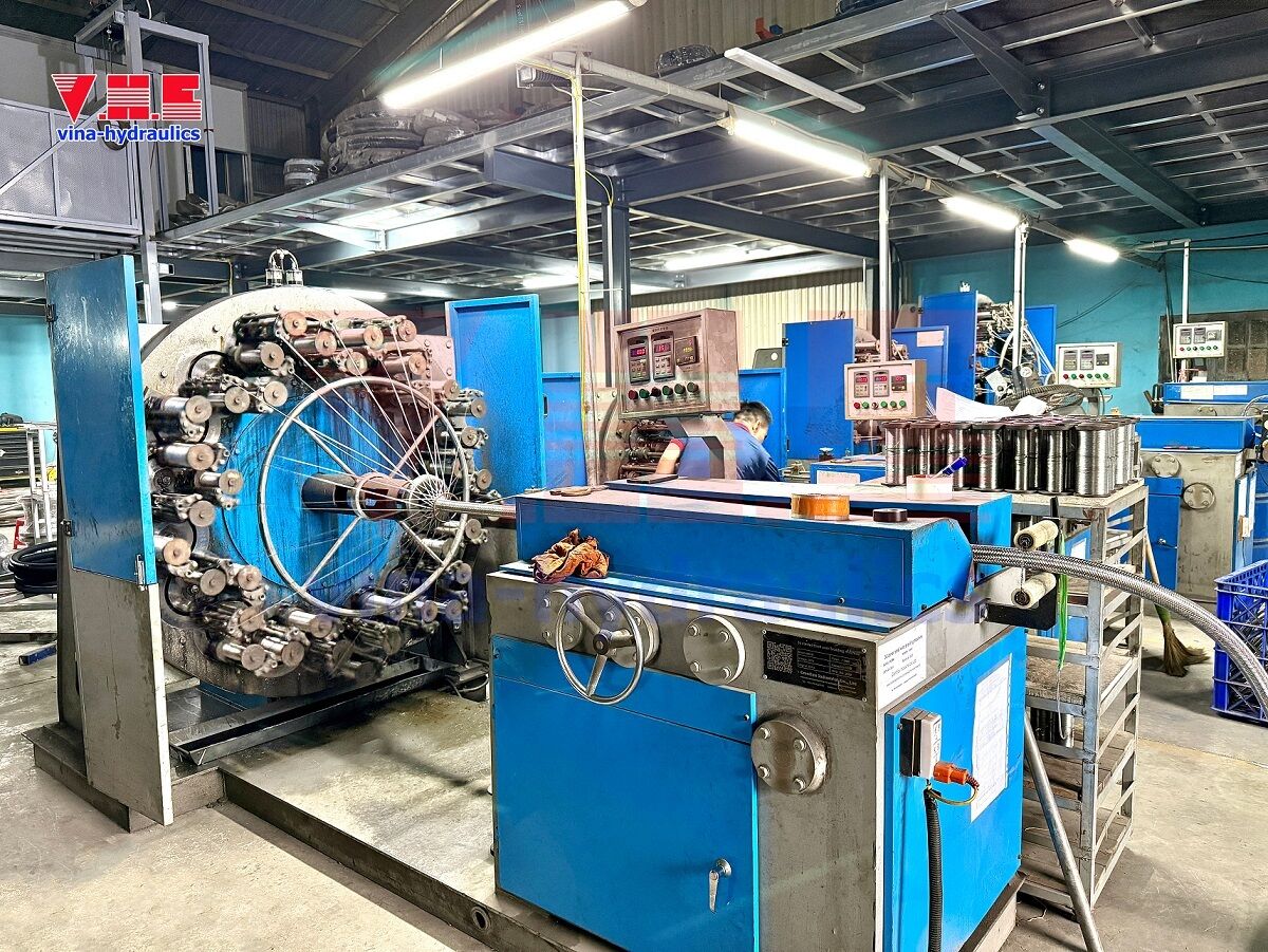 Stainless steel hose braiding