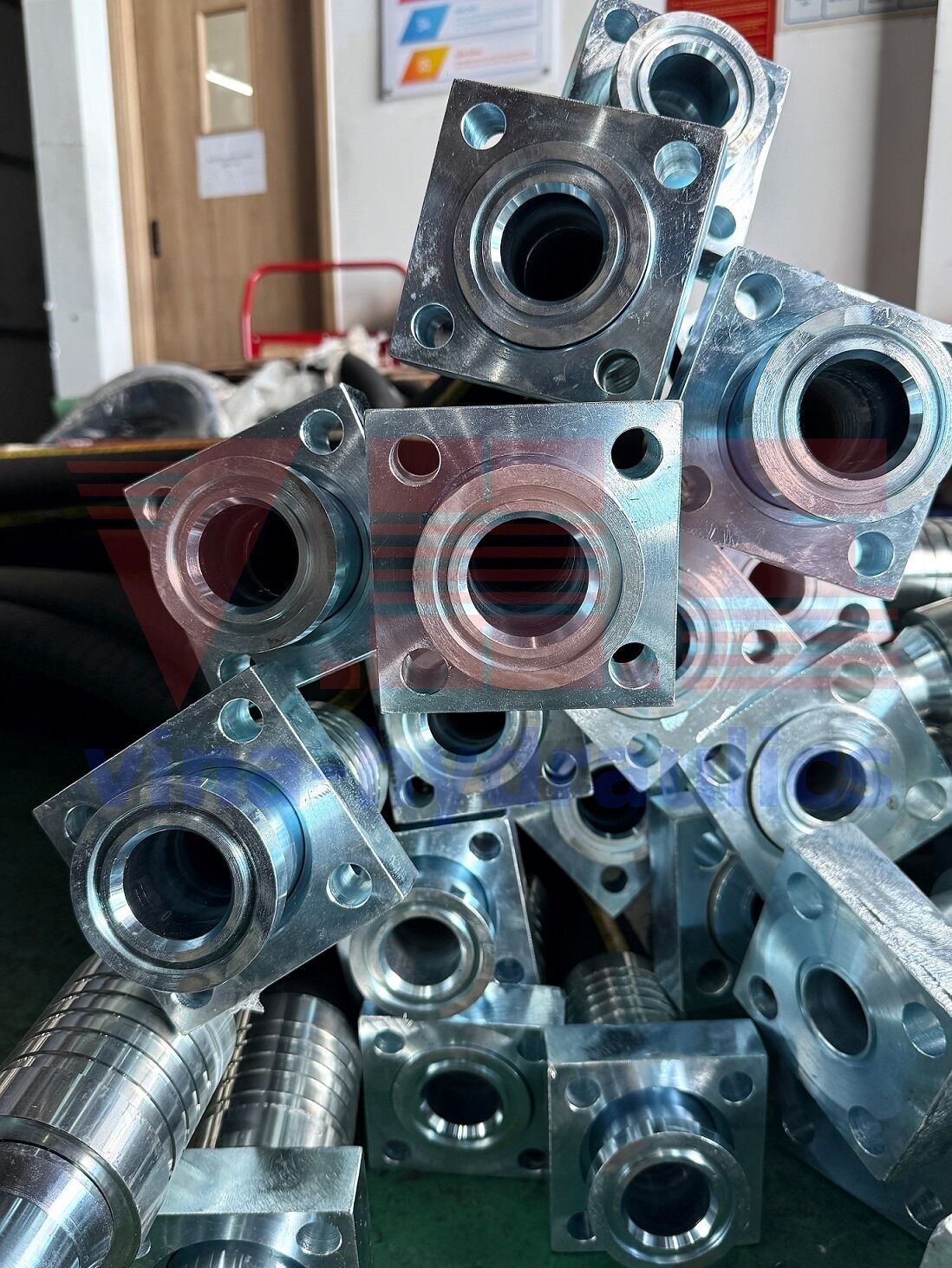 Ống mềm cao su thủy lực R42TC Parker bấm đầu cốt bích móng ngựa thẳng và vuông