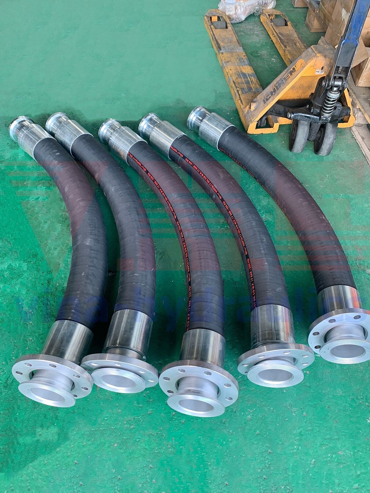 process the ends of 5 strands of 4'' Thor hydraulic hose, resistant to 17 bar pressure f