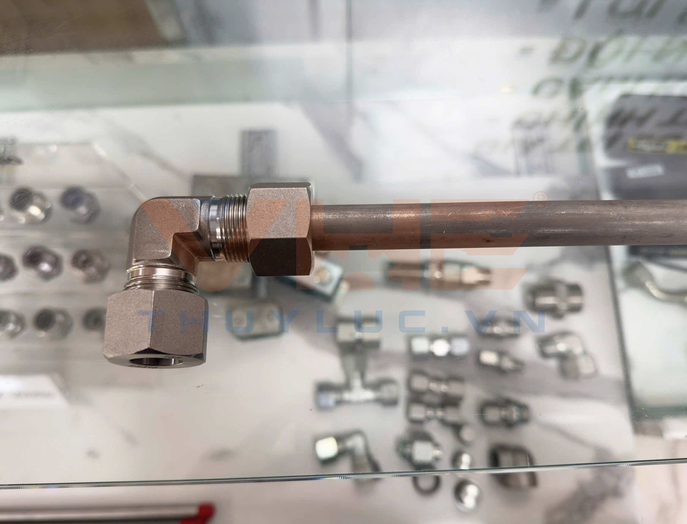 Đầu nối DIN kết nối ống cứng