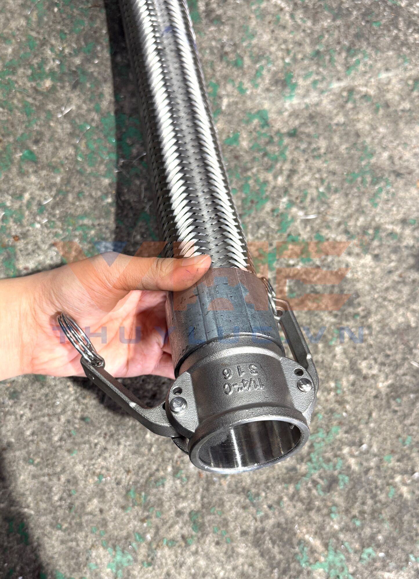 gia công bấm đầu ống hút cát