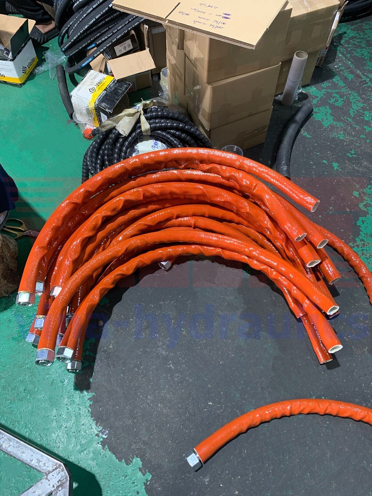 Vitillo 4SP 3/4" hydraulic hoses, TS4SP12, pressure-resistant 350bar, length 1300mm, 2 straight ends crimped 36x2 24° cone, covered with stainless steel mesh and firesleeve cover