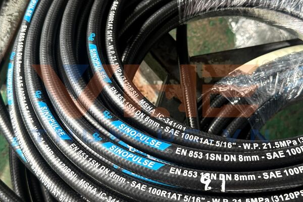Gia công bấm đầu ống thủy lực Sinopulse da bóng 5/16'' 1 lớp