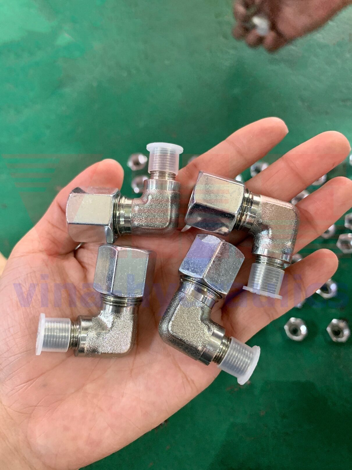 hydraulic connectors or other hydraulic accessories at a cheap prices in Sai Gon