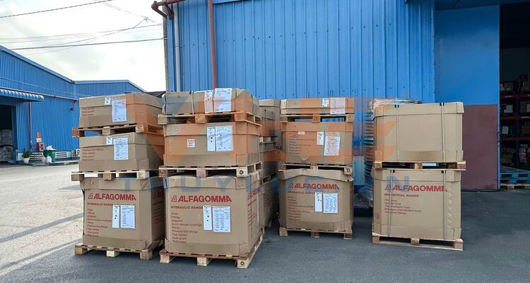 20,000 meters of hydraulic hose have arrived at our Ho Chi Minh warehouse