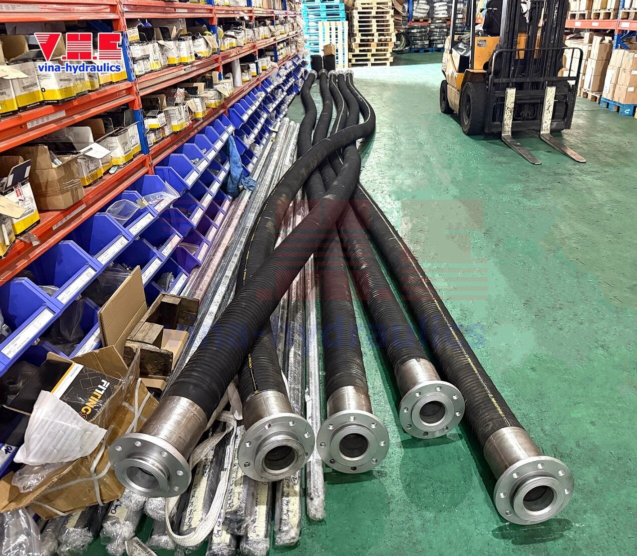 Ống cao su bố vải chịu mài mòn 4'' bấm mặt bích thép mạ kẽm 4''