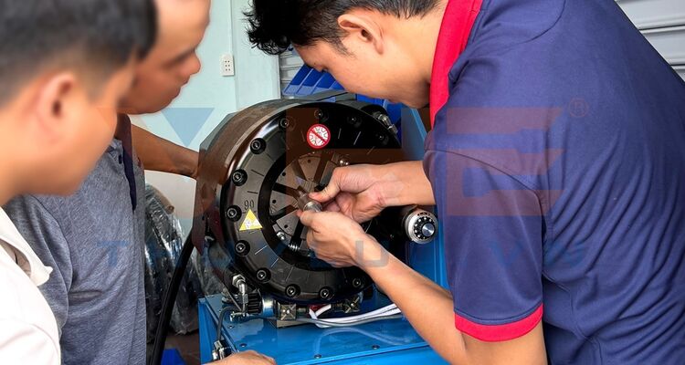 Lắp đặt thành công combo máy bấm và máy cắt gọt ống thủy lực Samway tại khu vực TP.HCM