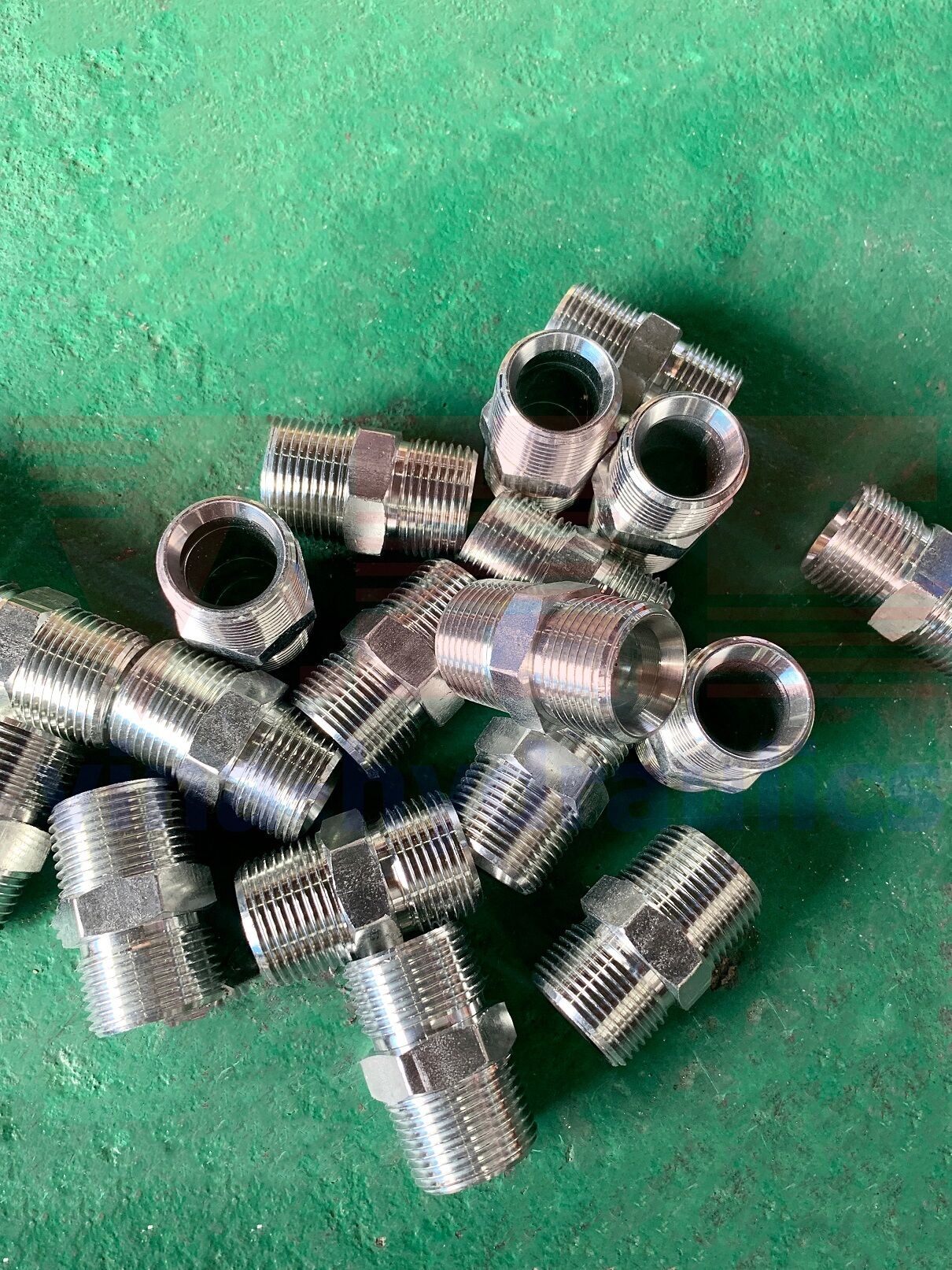 Straight connection of 2 external steel thread ends high-quality at a cheap prices