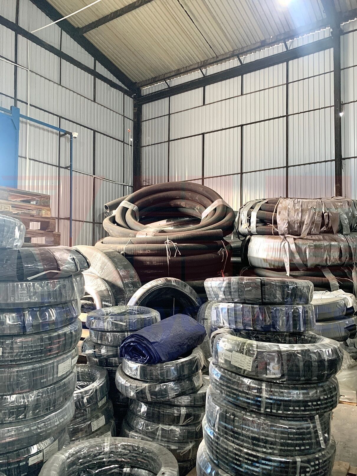 VHE's warehouse of high-quality hydraulic hose