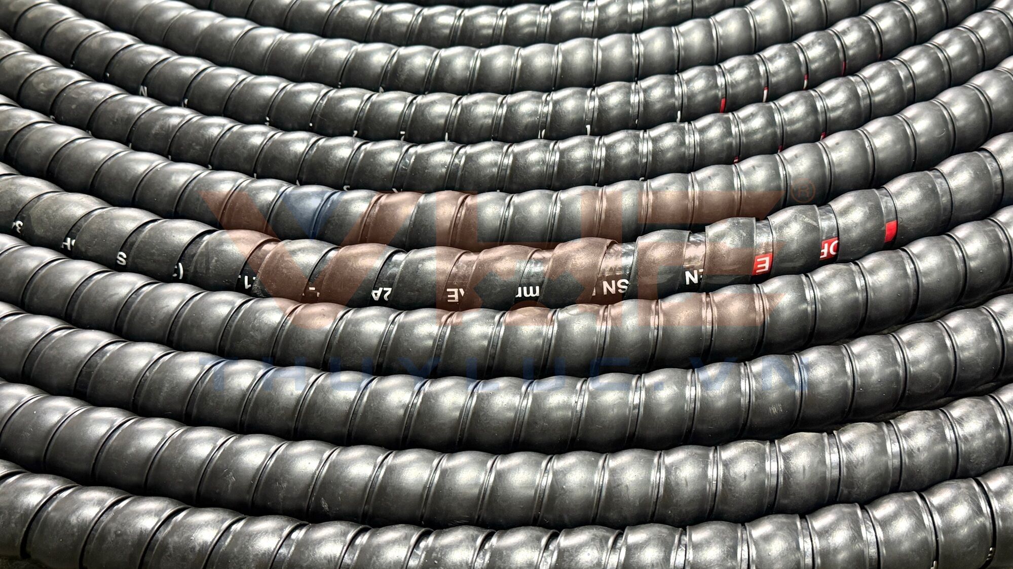 Custom plastic spiral guard manufacturing for hydraulic hoses
