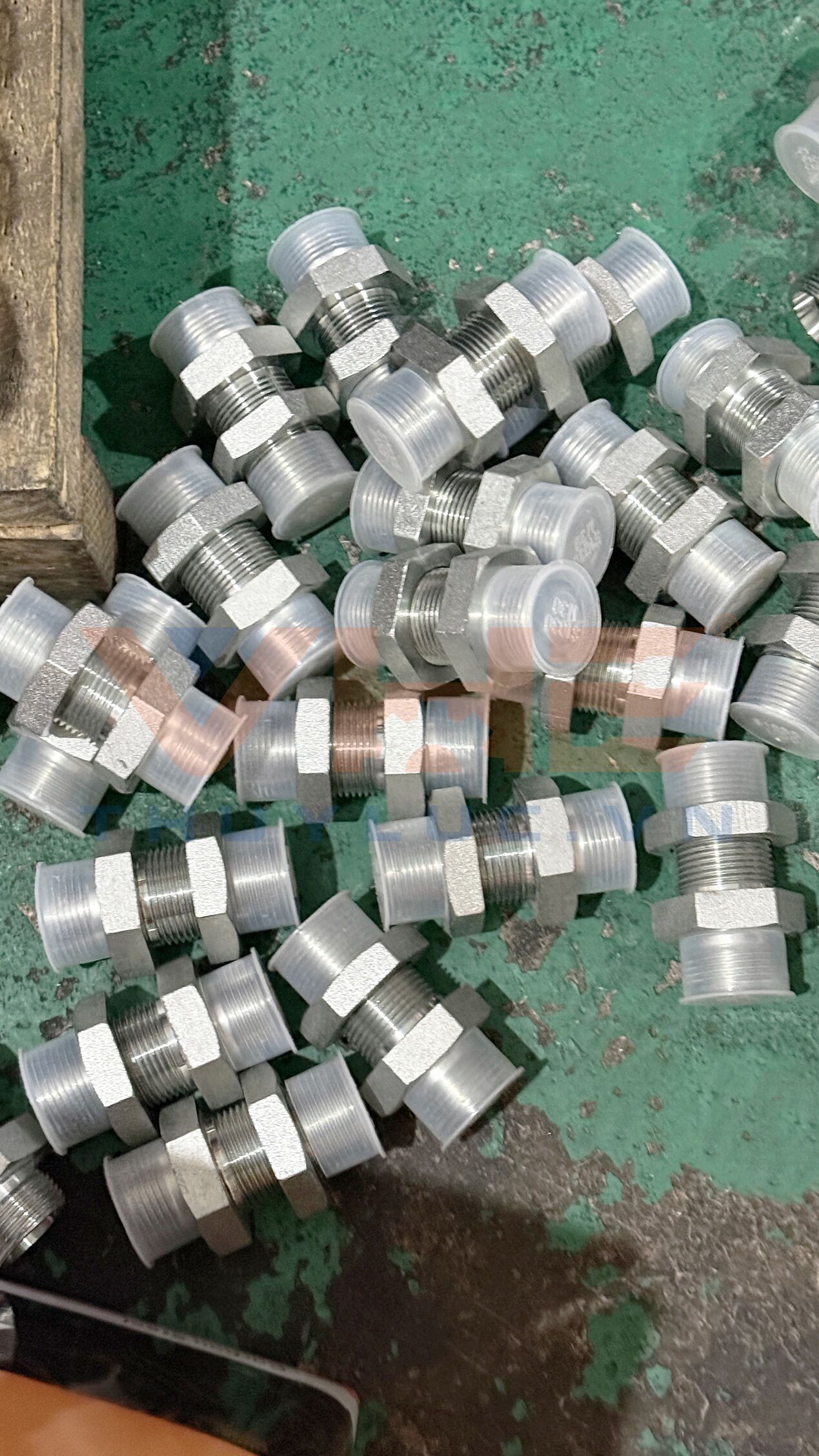 Đầu nối xuyên vách hệ DIN 2535