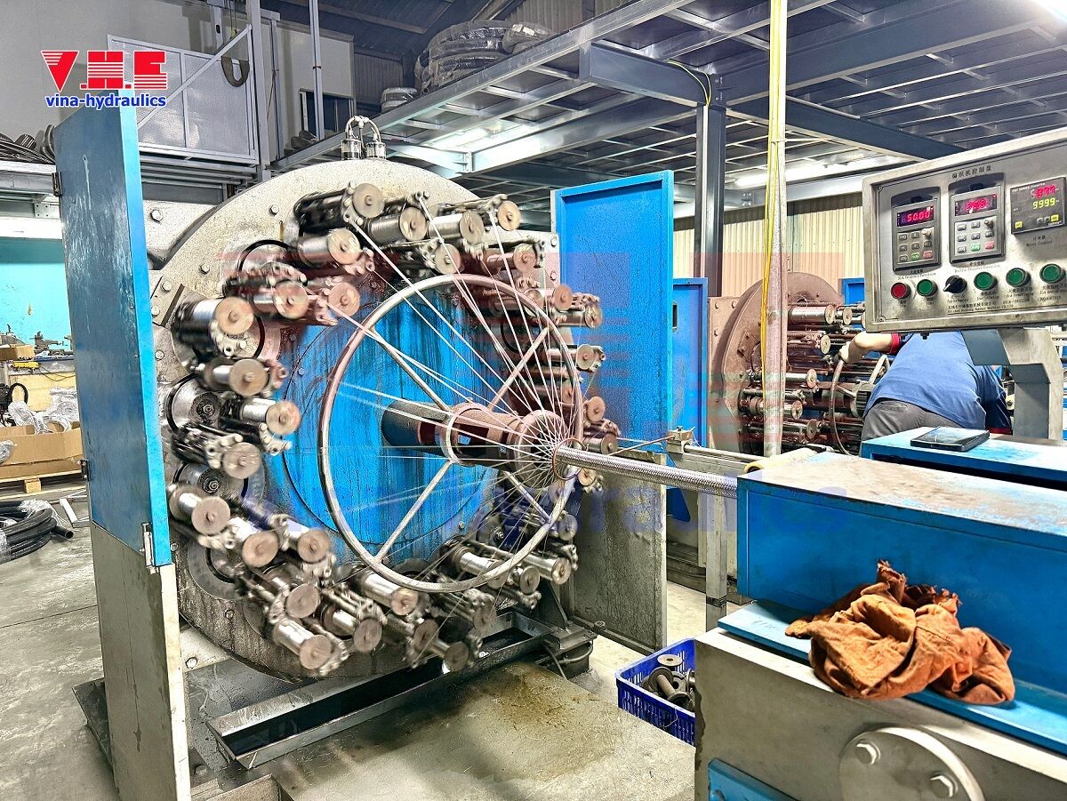 Stainless Steel Mesh Braiding System for Hydraulic Hose Protection in Vietnam