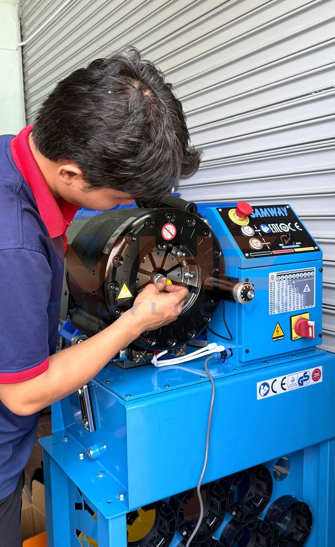 Máy bấm ống tuy ô thủy lực Samway tại khu vực TP.HCM