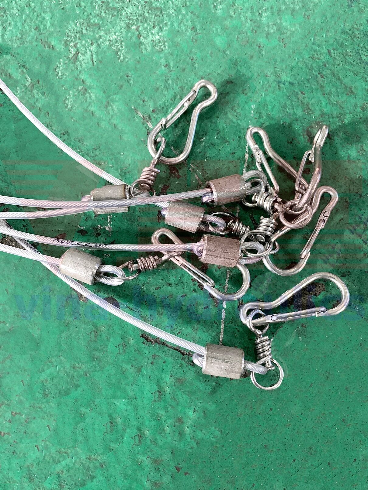 Safety locking clip for hydraulic system