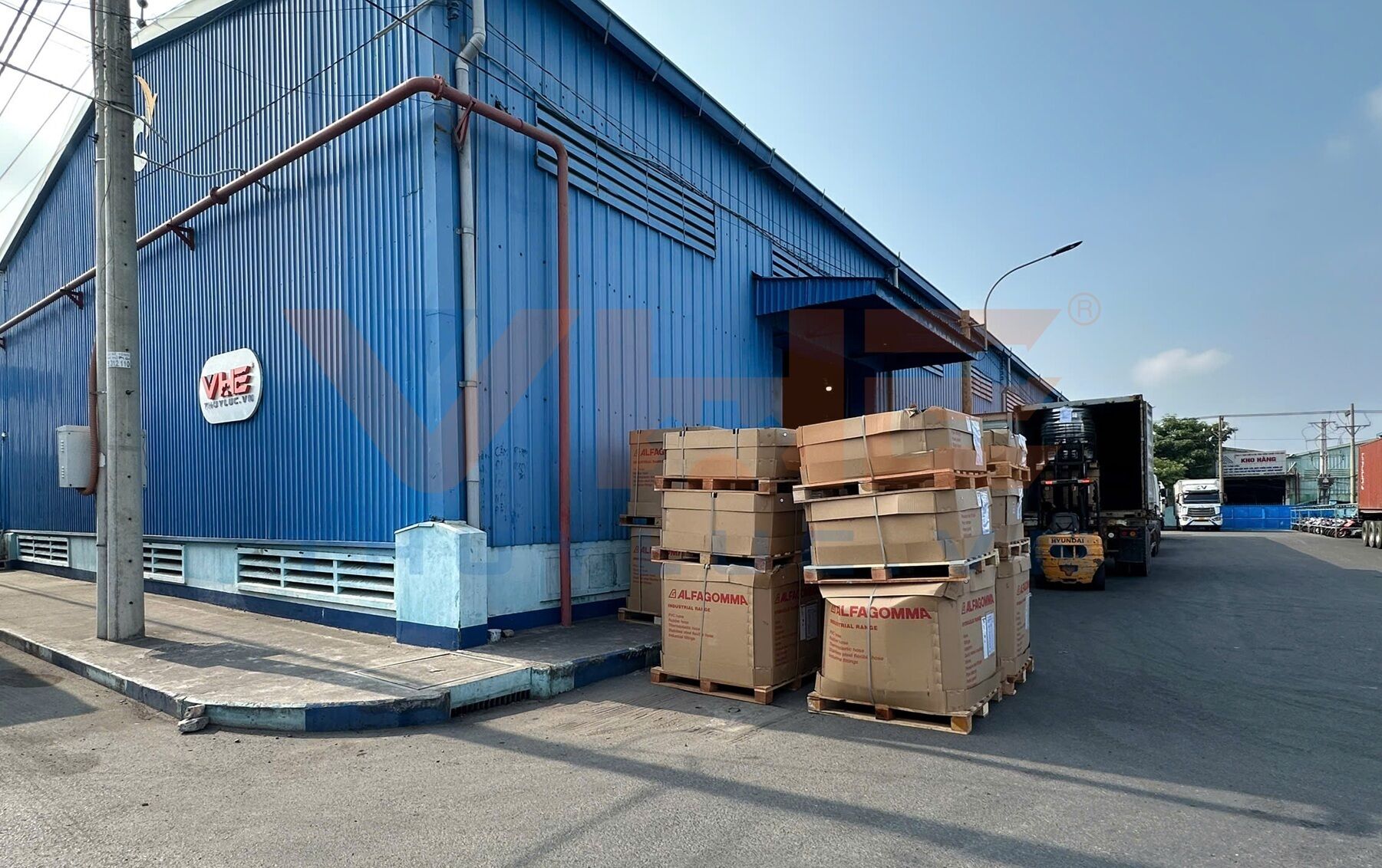 20,000 meters of hydraulic hose have arrived at our Ho Chi Minh warehouse