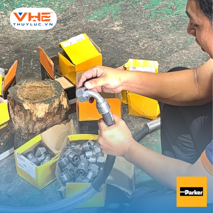 Gia công đầu bấm liền vỏ kết nối ống thủy lực