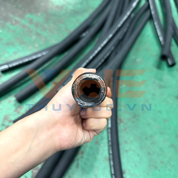 Step 1: Inspection, measurement, and hydraulic hose cutting.