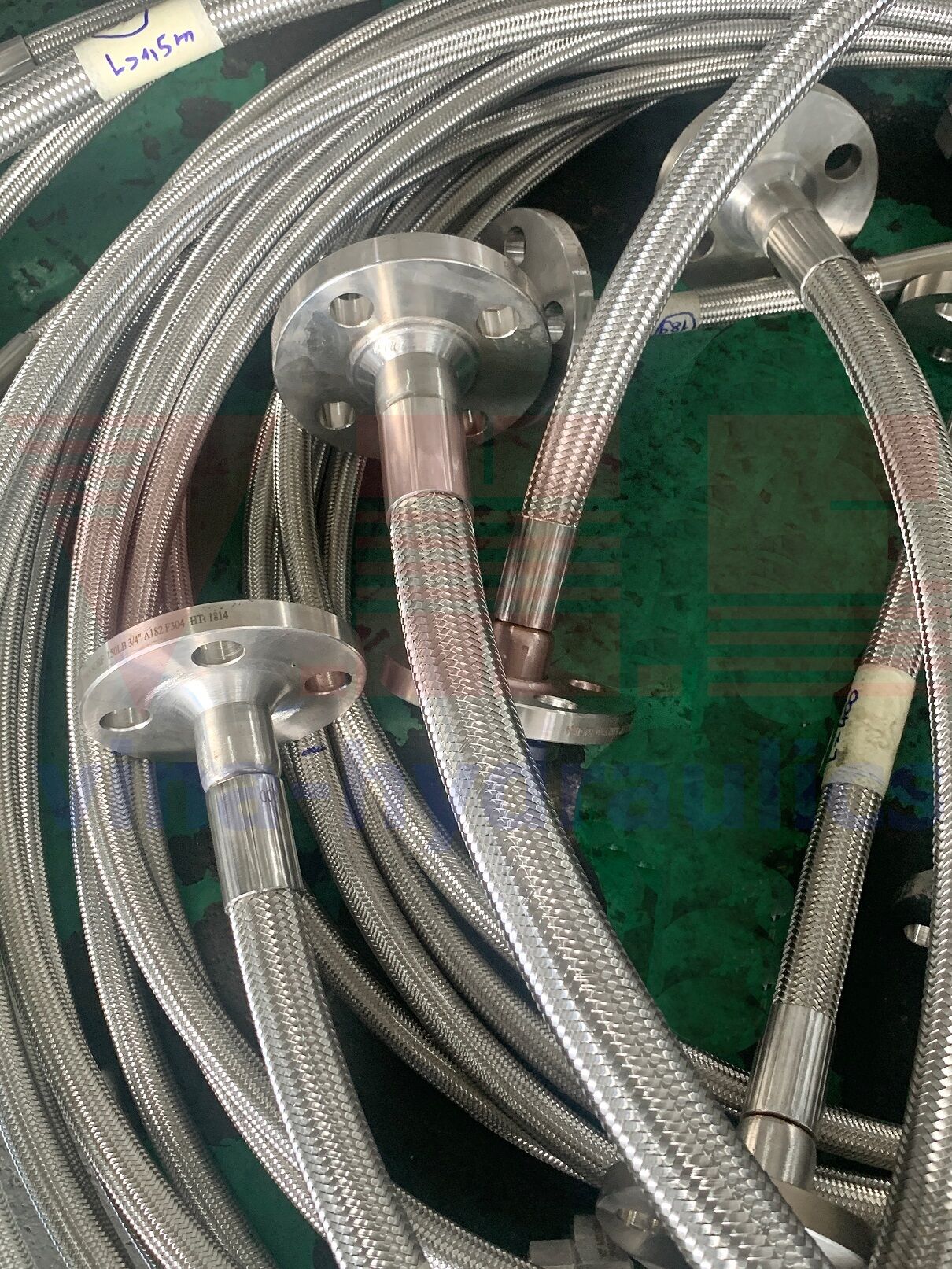 Processing Teflon PTFE 3/4'', 1/2'', 1'' hydraulic hose with stainless steel casings in different lengths with ANSI flanges