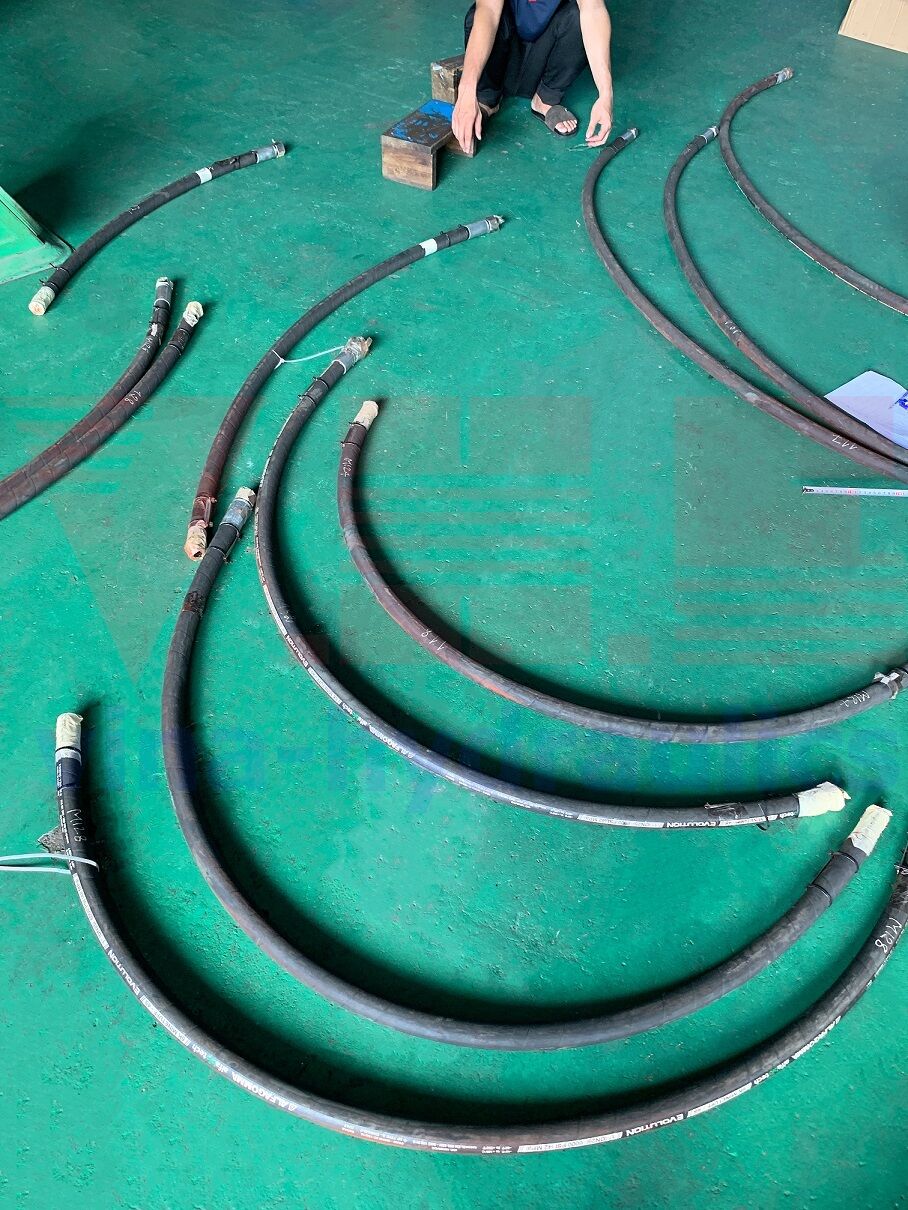 Processing of defective hydraulic hose orders that customers bring back to the pressing facility