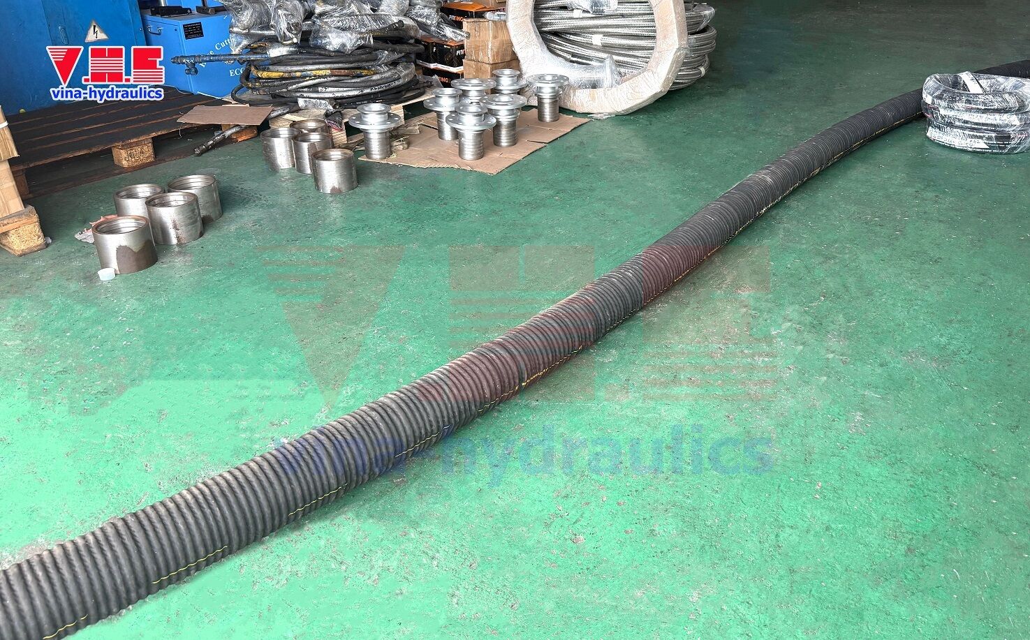 Ống cao su bố vải chịu mài mòn 4'' bấm mặt bích thép mạ kẽm dài 12m