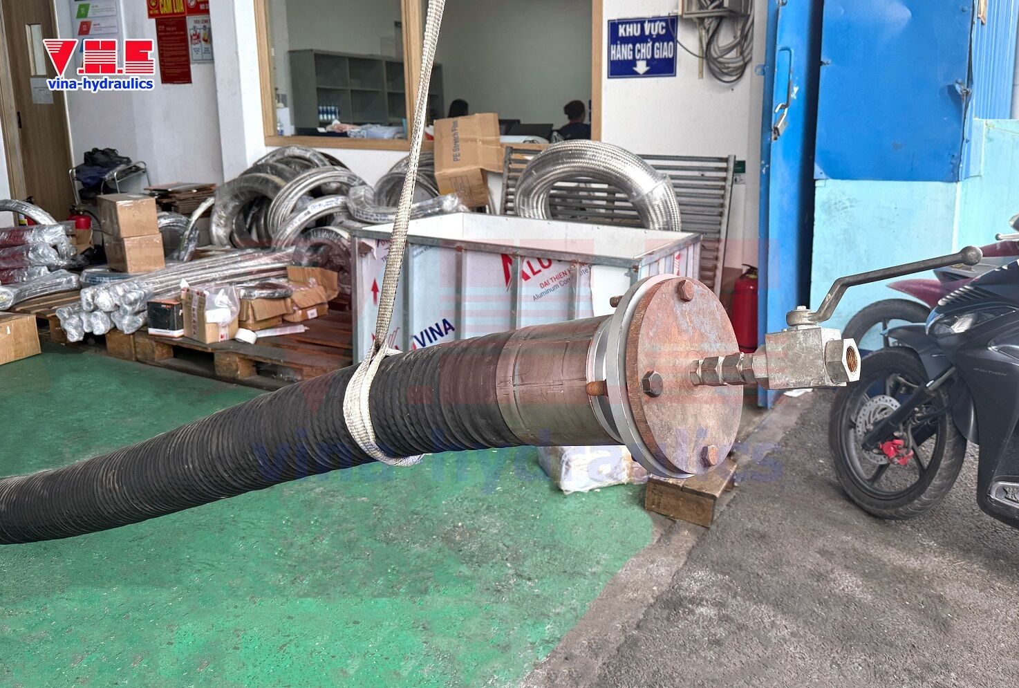 Test áp suất cho Ống cao su bố vải chịu mài mòn 4''