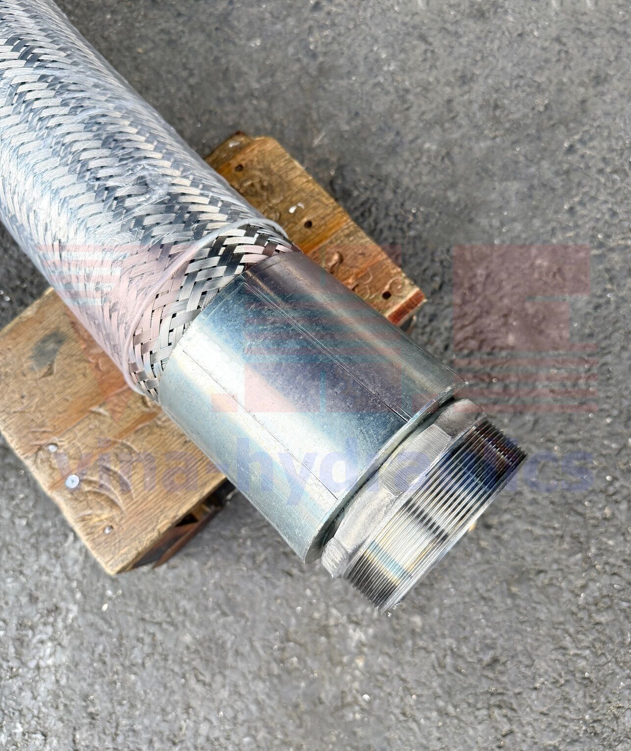 Ống hút dầu 3'' Alfagomma bấm 2 đầu thẳng BSPT và bọc lưới inox