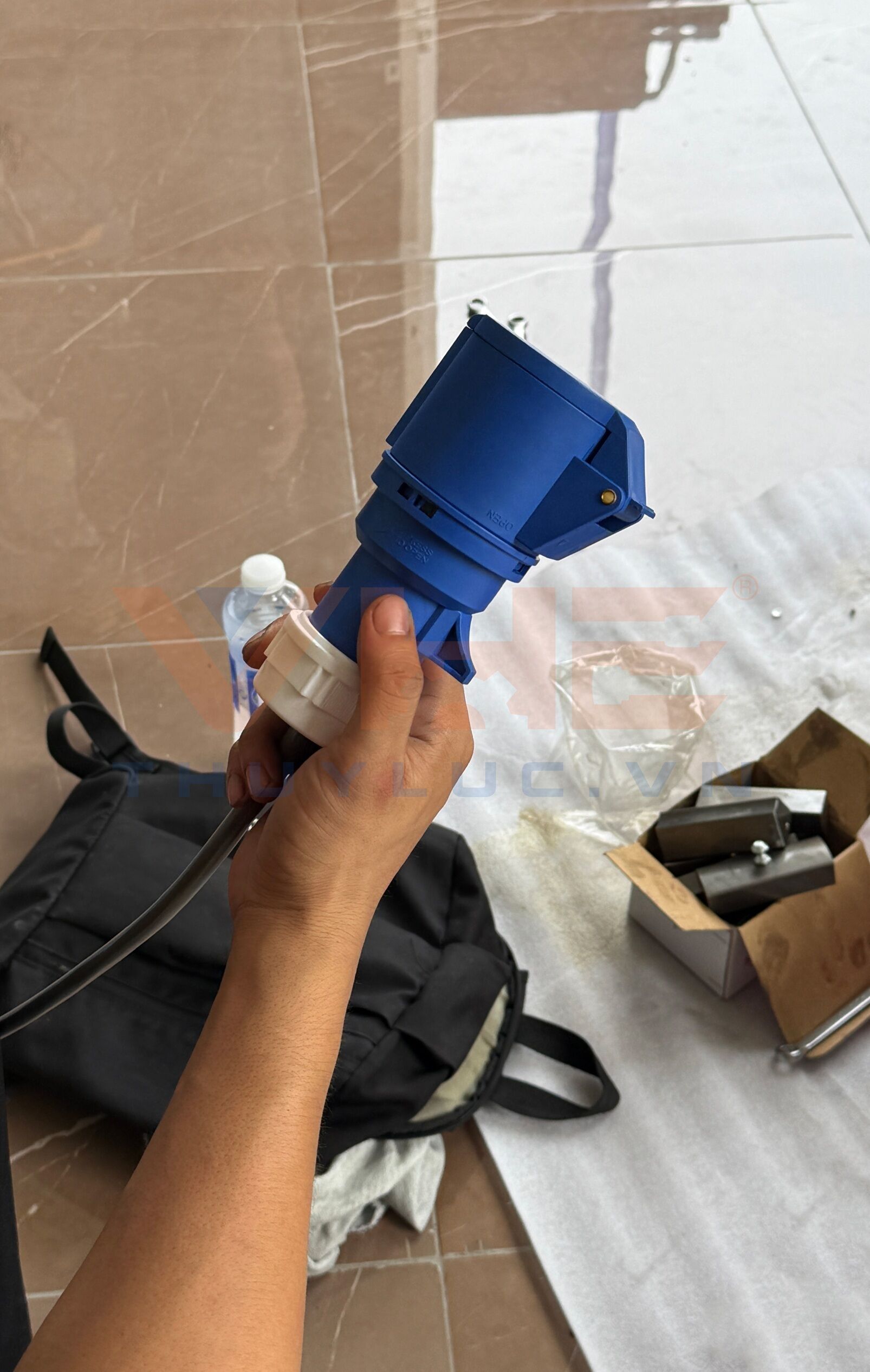 Lắp đặt máy bấm ống thủy lực