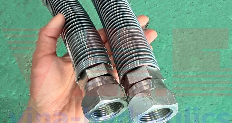 Gia công bấm đầu ống nước Hyco 1/2'', 3/4'' và bọc lò xo thép